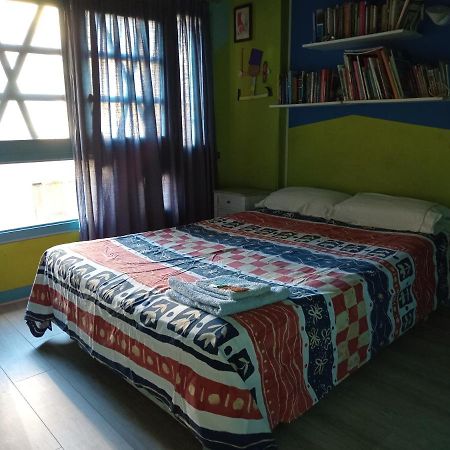 ブエノスアイレスCuartos En El Segundo Piso De Casa De Artista En Floresアパートメント エクステリア 写真