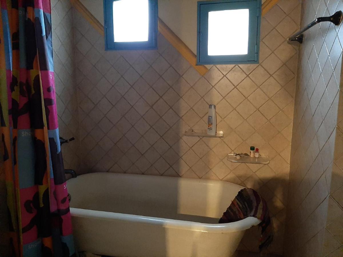 ブエノスアイレスCuartos En El Segundo Piso De Casa De Artista En Floresアパートメント エクステリア 写真