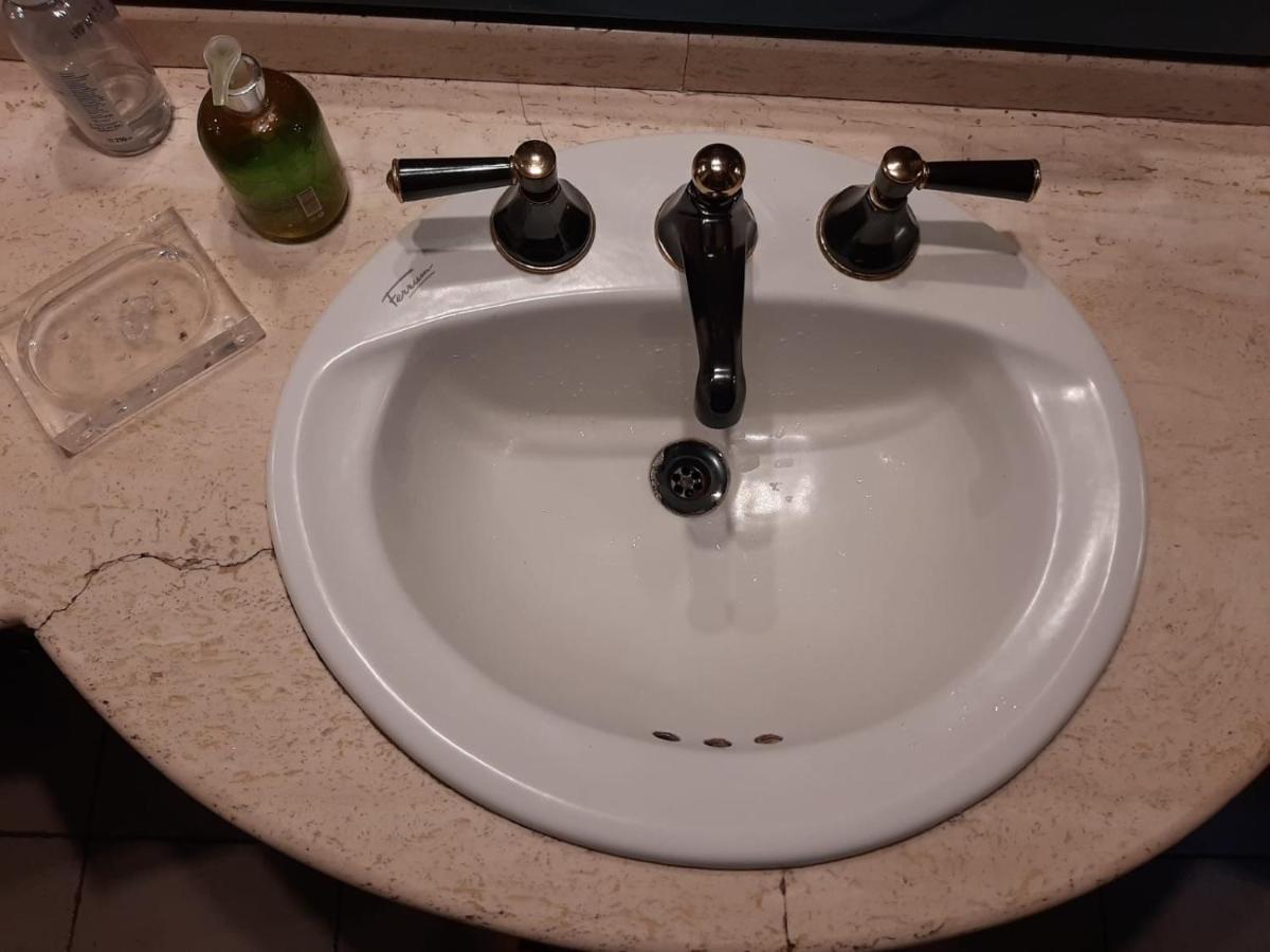 ブエノスアイレスCuartos En El Segundo Piso De Casa De Artista En Floresアパートメント エクステリア 写真