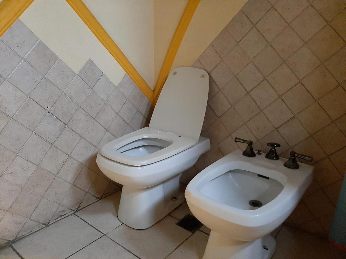 ブエノスアイレスCuartos En El Segundo Piso De Casa De Artista En Floresアパートメント エクステリア 写真